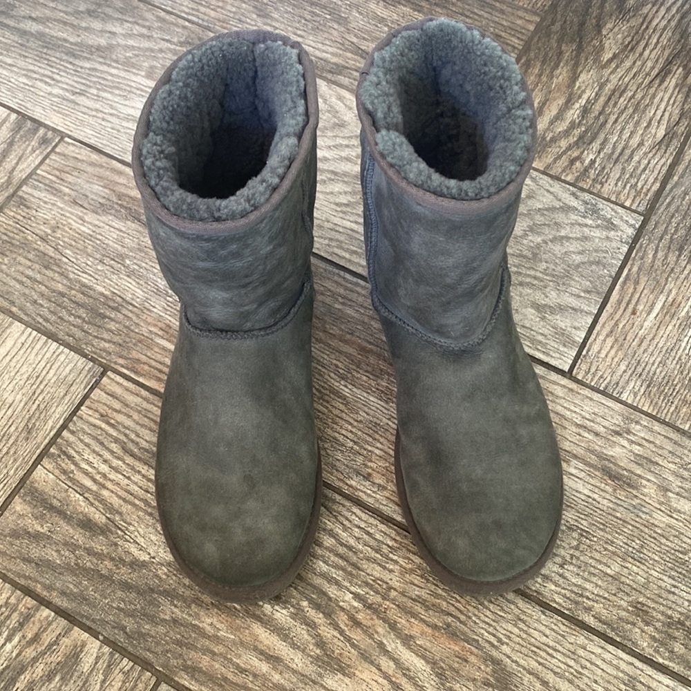Grey ugg boots - Picture 2 of 11
